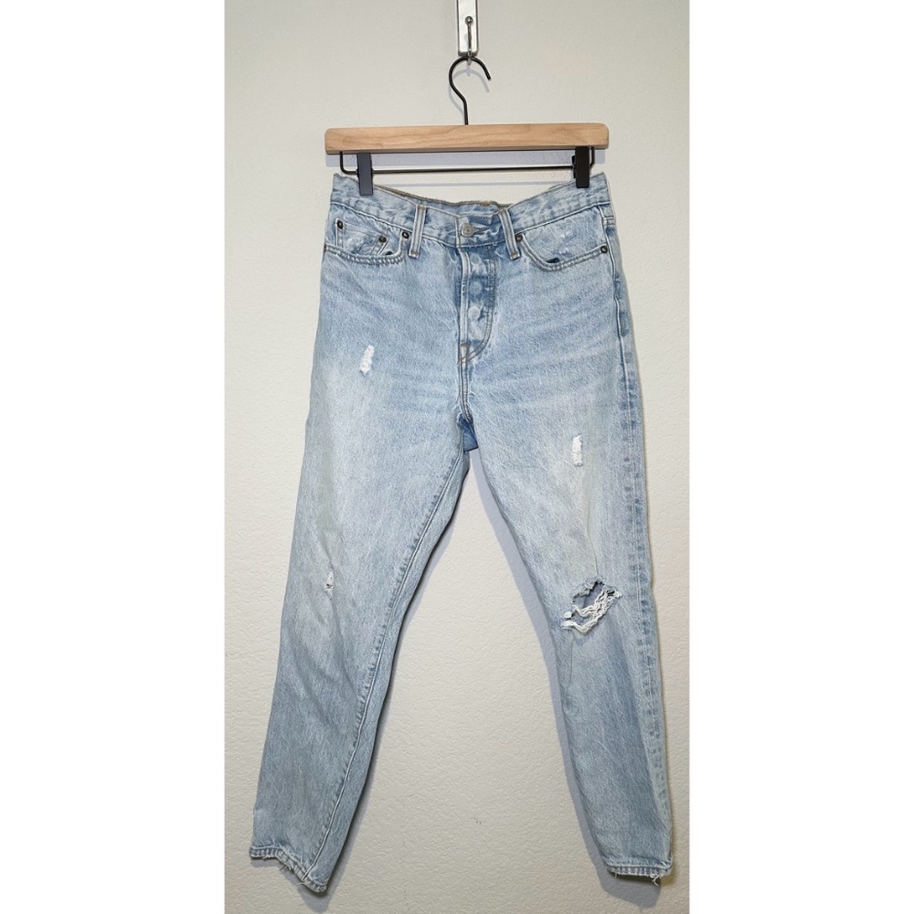 Levi's Vintage Premium Destroyed High Rise Straight Jean Light Wash Like New 27